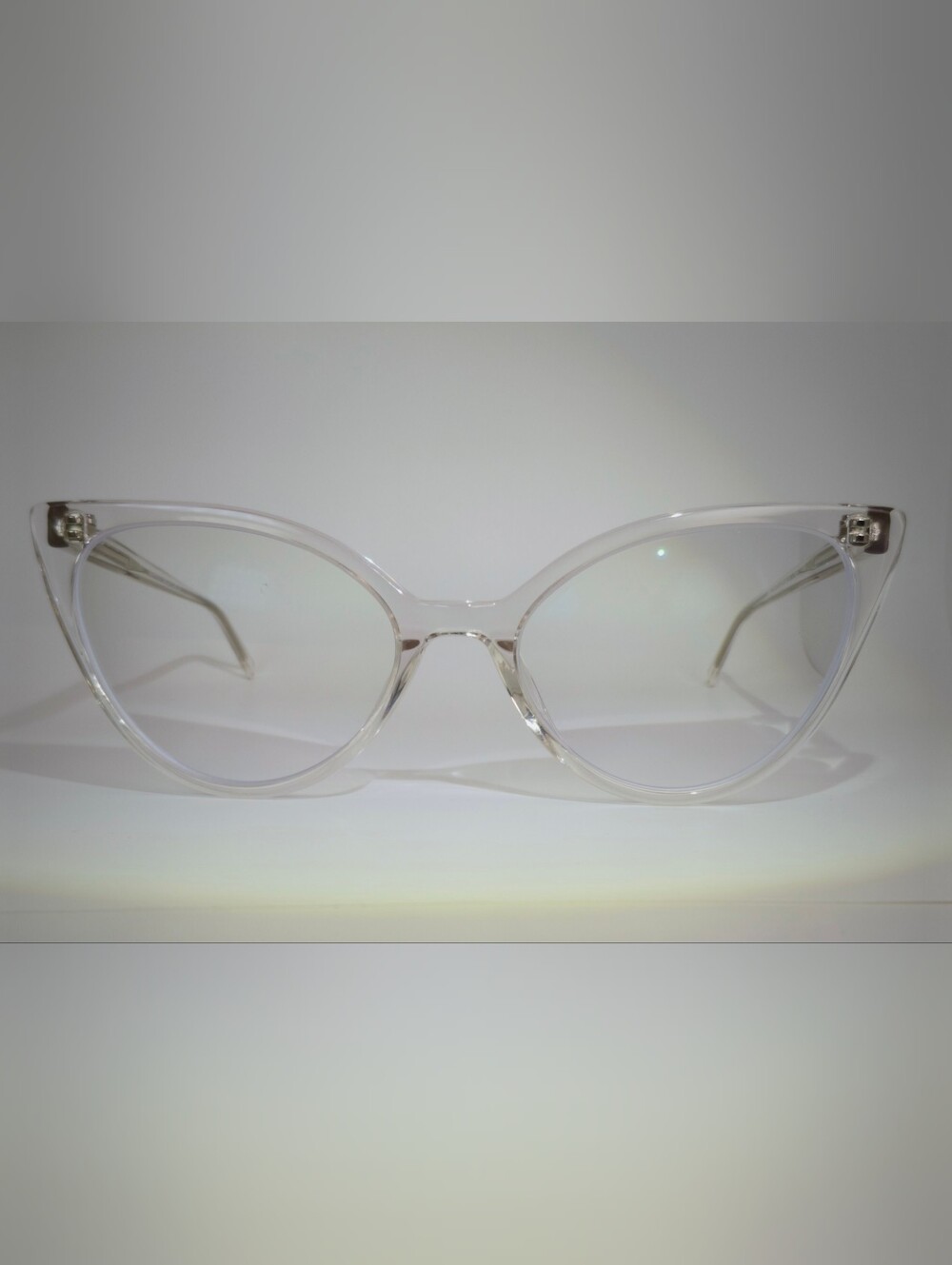 Quartet. Clear Cat-Eye Silver Interior Metal.
